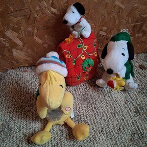 PEANUTS CHRISTMAS PLUSH AND MERRY GO ROUND (SET OF 4)